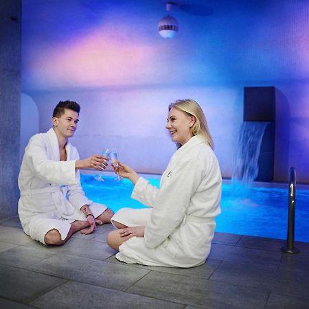 Hotel Fado Spa & Restaurant Świdnica Exteriör bild