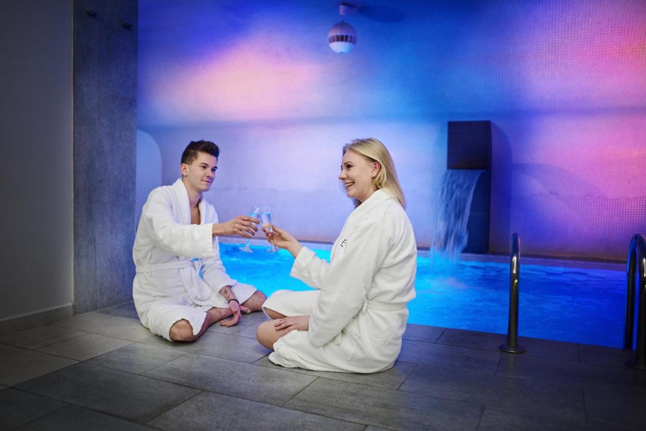 Hotel Fado Spa & Restaurant Świdnica Exteriör bild