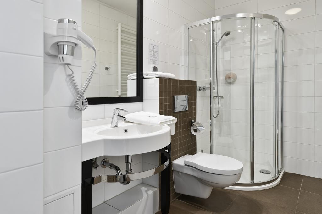 Hotel Fado Spa & Restaurant Świdnica Exteriör bild