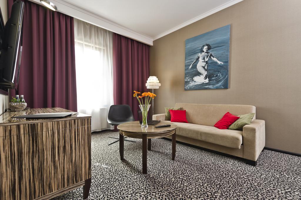 Hotel Fado Spa & Restaurant Świdnica Exteriör bild