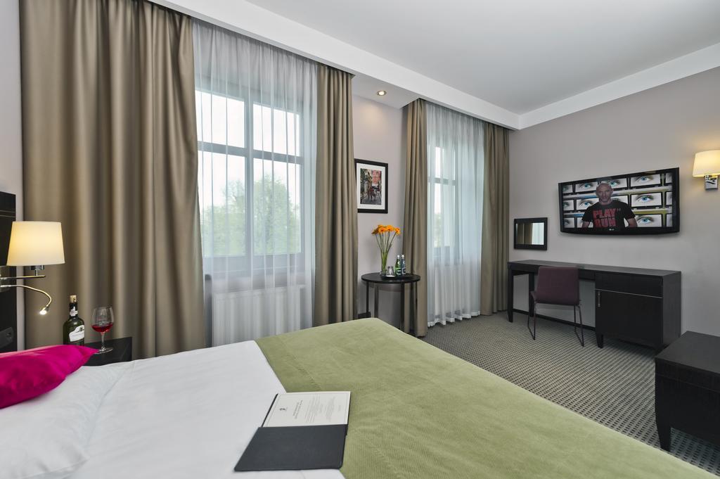 Hotel Fado Spa & Restaurant Świdnica Exteriör bild
