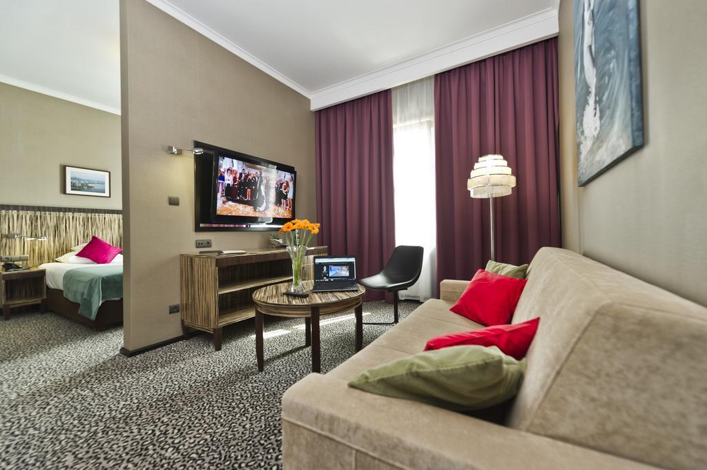 Hotel Fado Spa & Restaurant Świdnica Exteriör bild