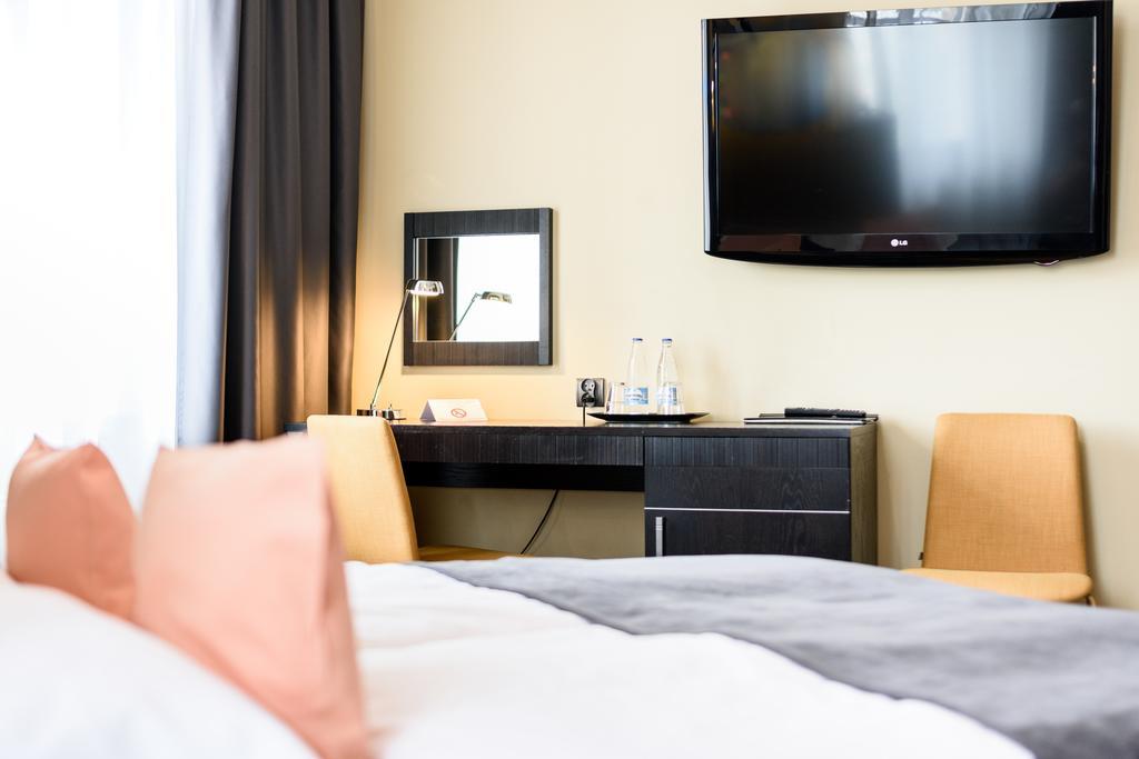 Hotel Fado Spa & Restaurant Świdnica Exteriör bild